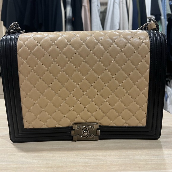 AUTHENTIC RARE CHANEL 2 TONE LARGE BOY BAG. BOX, CARD, DUSTBAG - Picture 8 of 11